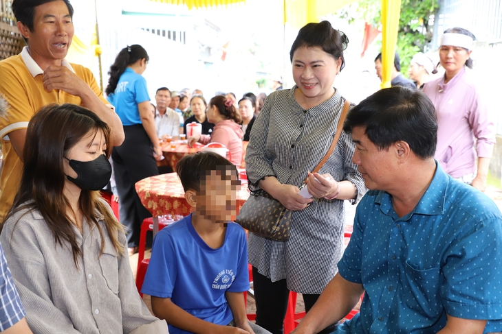 'Không hối hận vì đã cứu bạn': Niềm tin vào tính thiện giữa đau thương - Ảnh 1.