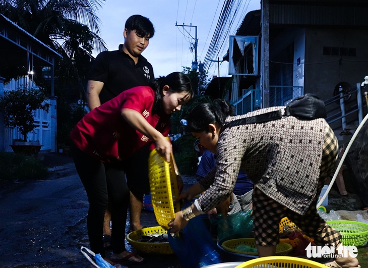 Dân đầu nguồn An Giang, Đồng Tháp ngày đêm đặt lợp cua đồng mùa nước nổi - Ảnh 6.