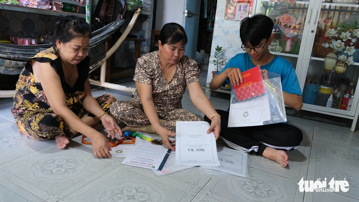 Giải nhì hóa học tỉnh Đồng Tháp, con trai người mẹ chạy xe ôm đậu Đại học Y khoa Phạm Ngọc Thạch - Ảnh 2.