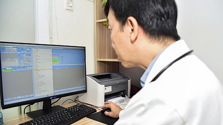 Các bệnh viện chạy đua áp dụng bệnh án điện tử - Ảnh 1.