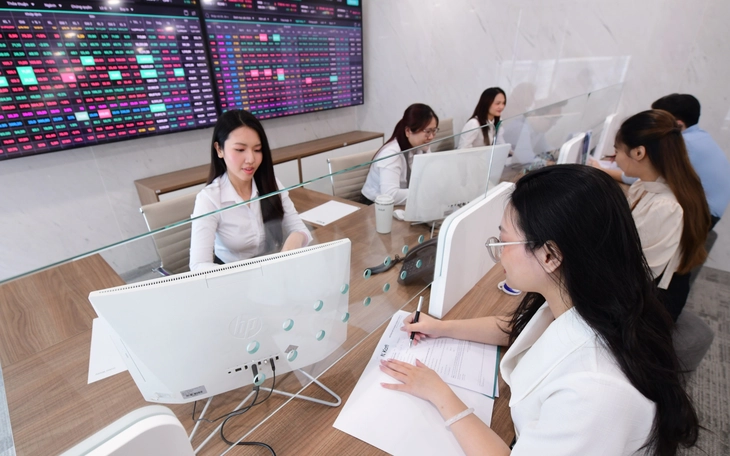 Sốt ruột nâng hạng thị trường chứng khoán - Ảnh 2.