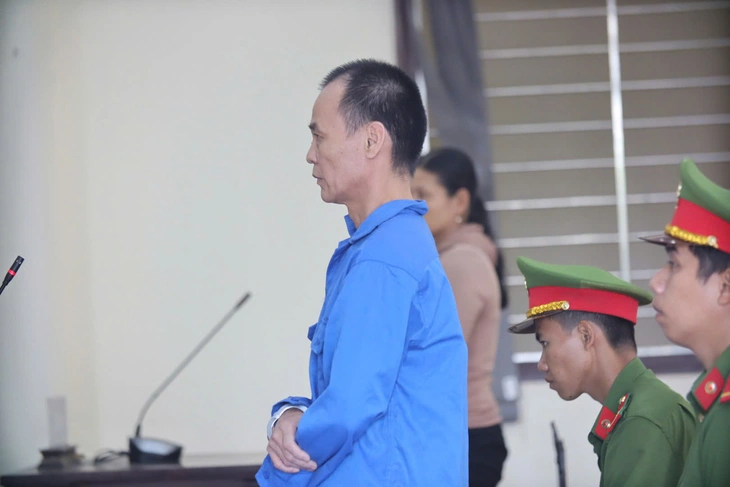 Lãnh án tù vì đâm chết thanh niên chạy xe nẹt pô rồi thách thức 'muốn gì chơi luôn' - Ảnh 1.