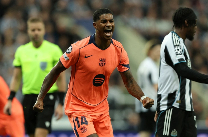 Rashford tỏa sáng giúp Barca giành 3 điểm ở trận ra quân tại Champions League - Ảnh 1.