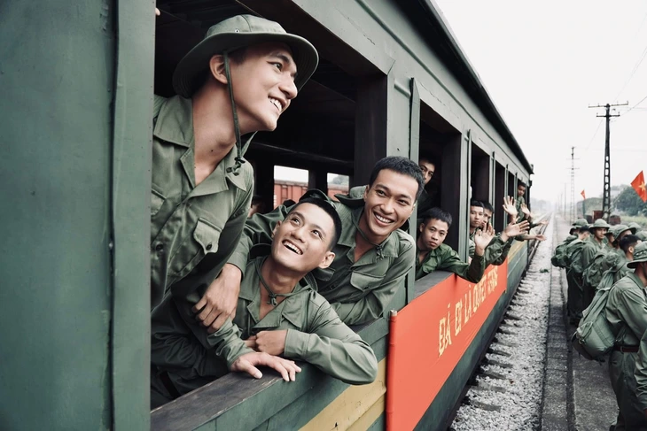 Đàn ông Việt Nam quá đẹp... trên phim - Ảnh 4.