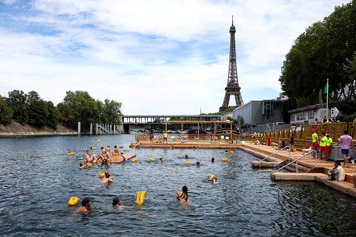 Mô hình tắm sông ‘nở rộ’ hậu Olympic Paris 2024 - Ảnh 1.