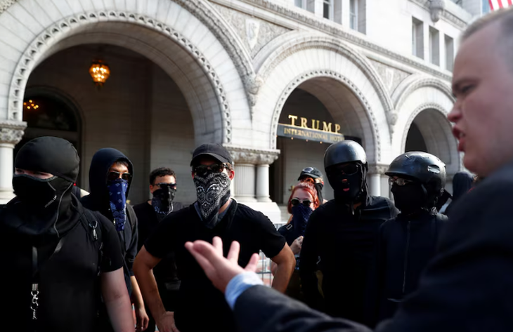 Ông Trump tuyên bố sẽ liệt Antifa là 'tổ chức khủng bố', kêu gọi điều tra toàn diện - Ảnh 1.