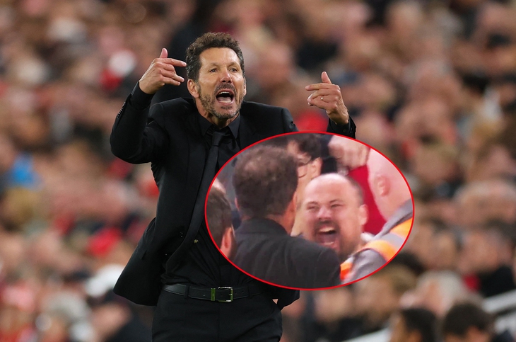 HLV Simeone của Atletico Madrid trần tình vụ suýt xô xát với CĐV Liverpool - Ảnh 1.