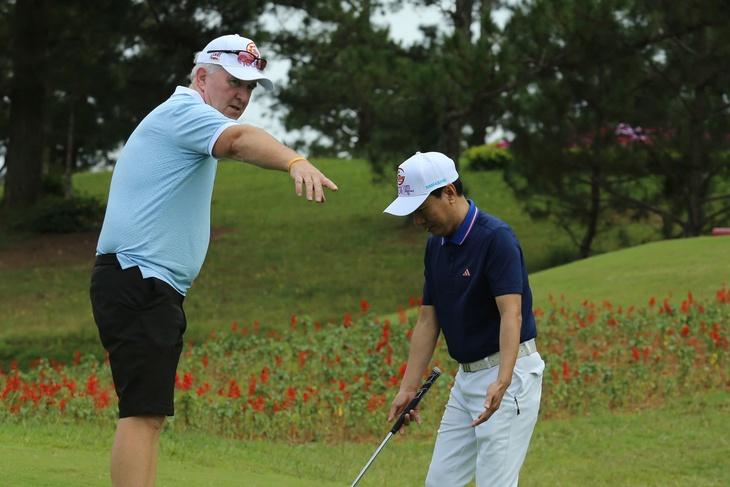 Các huyền thoại thế giới chia sẻ kinh nghiệm cho golfer trẻ Việt Nam - Ảnh 1.