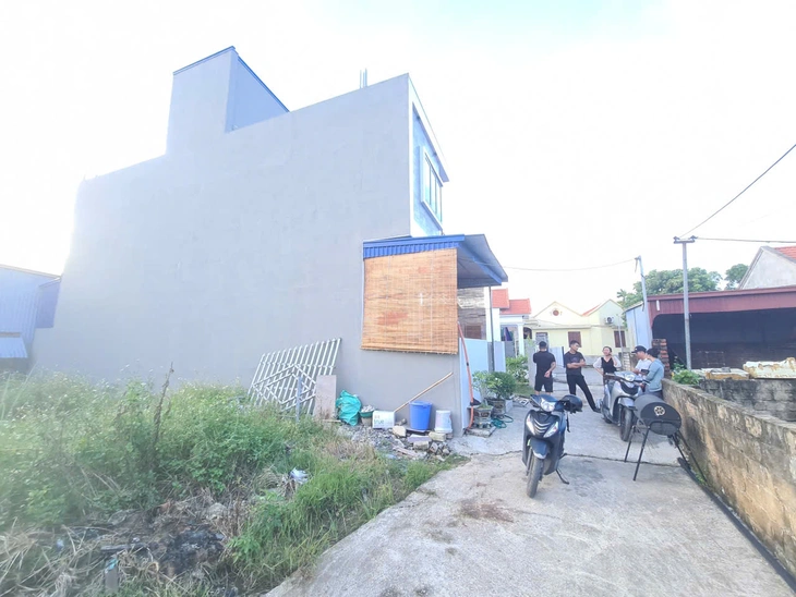 Vụ xây nhà trên đất người khác: UBND phường đề nghị hai bên tiếp tục thỏa thuận - Ảnh 2.