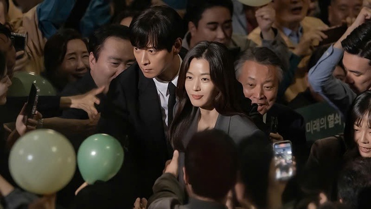 Kang Dong Won, Jun Ji Hyun 'song kiếm hợp bích', vực dậy năm hẩm hiu của Disney+ nhờ Tempest - Ảnh 1.