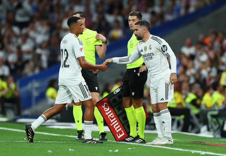 Hậu vệ Real Madrid thách đấu... cờ vua trong lúc chấn thương - Ảnh 2.