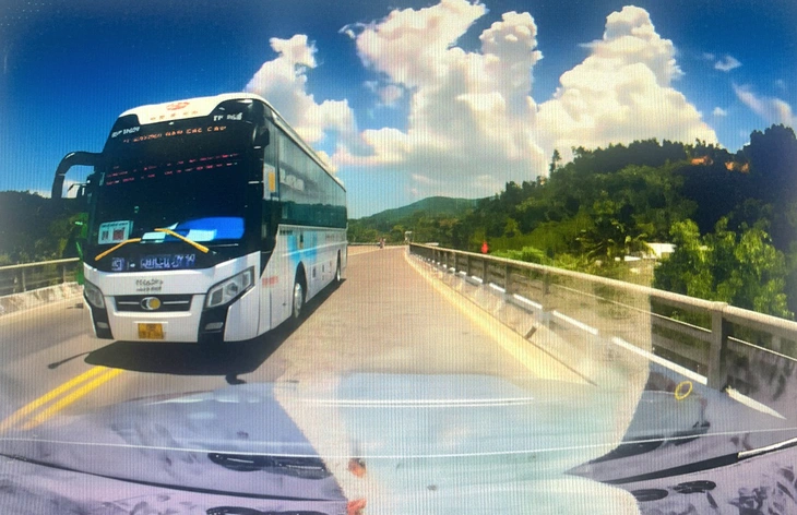Doanh nghiệp vận tải tự 'tố' tài xế vượt ẩu, phối hợp cảnh sát xử lý - Ảnh 1.