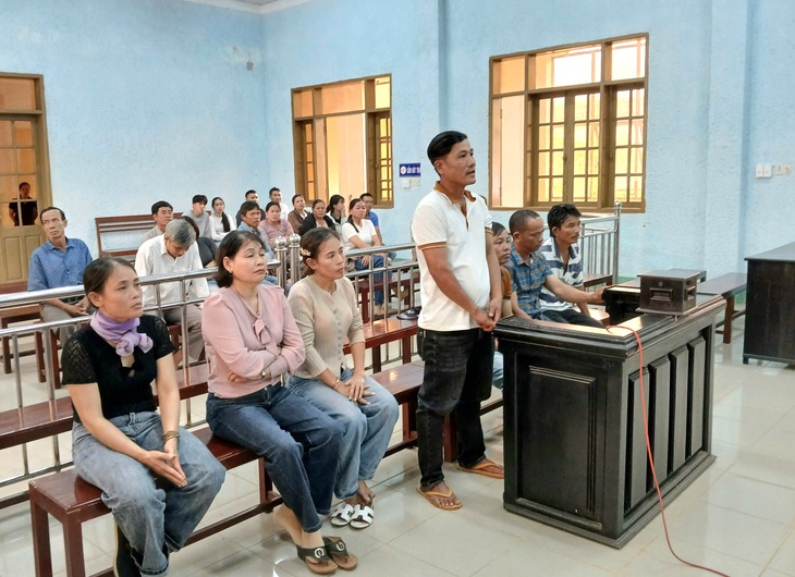 Vụ 10 người dân lãnh án tù vì chặn xe chở cánh quạt điện gió: Tòa phúc thẩm tuyên y án sơ thẩm - Ảnh 1.