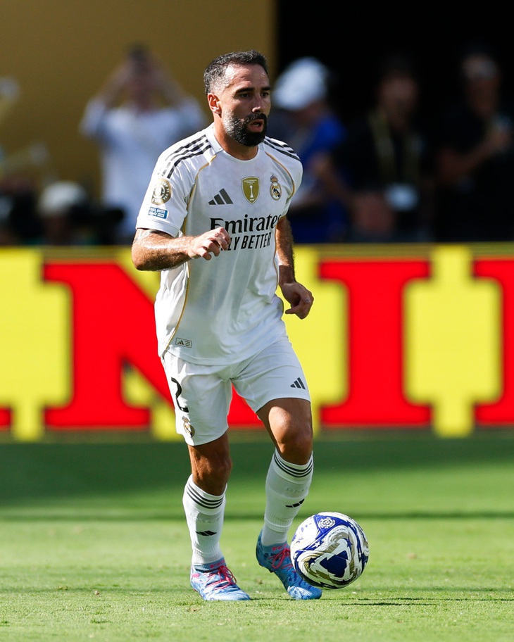 Hậu vệ Real Madrid thách đấu... cờ vua trong lúc chấn thương - Ảnh 1.