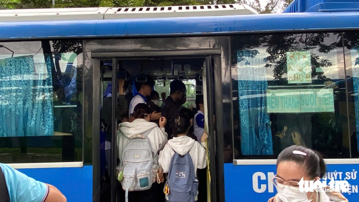 Lộ trình xe buýt 60-5 chở khách nội khu Đại học Quốc gia, sinh viên đi sao cho tiện?- Ảnh 2. Lộ trình xe buýt 60-5 chở khách nội khu Đại học Quốc gia, sinh viên đi sao cho tiện? - Ảnh 2.