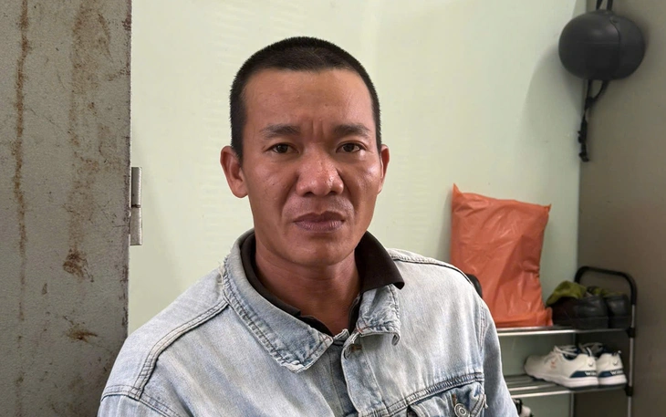Bắt thanh niên chém người, chém luôn cán bộ an ninh trật tự - Ảnh 1.