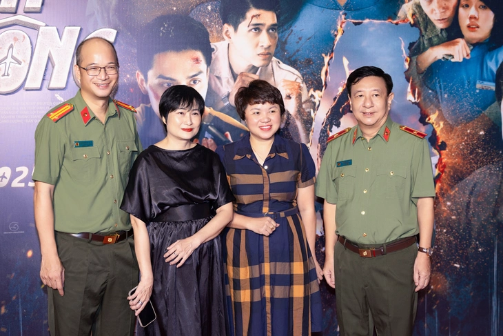 'Tử chiến trên không' vượt 'Mưa đỏ' lên đầu phòng vé - Ảnh 2.