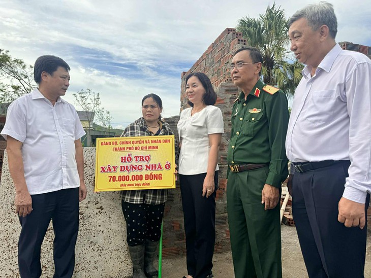 TP.HCM hỗ trợ Nghệ An, Hà Tĩnh 13 tỉ đồng khắc phục hậu quả bão lũ - Ảnh 4.