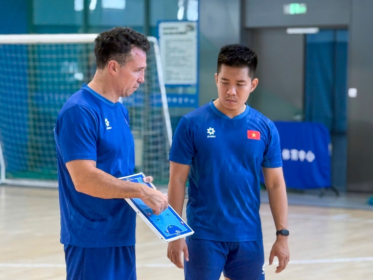 HLV Argentina: Tuyển futsal Việt Nam sẵn sàng cho thử thách - Ảnh 2.
