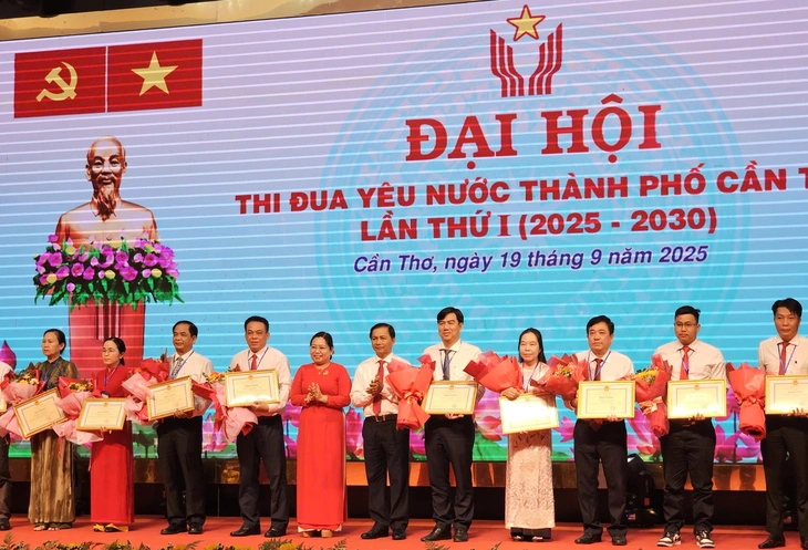 Hướng phong trào thi đua khen thưởng vào giải quyết điểm nghẽn, nút thắt của Cần Thơ - Ảnh 1.