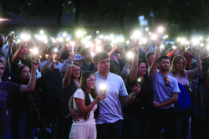 Vụ ám sát Charlie Kirk: Kỷ nguyên bạo lực dân túy - Ảnh 3.