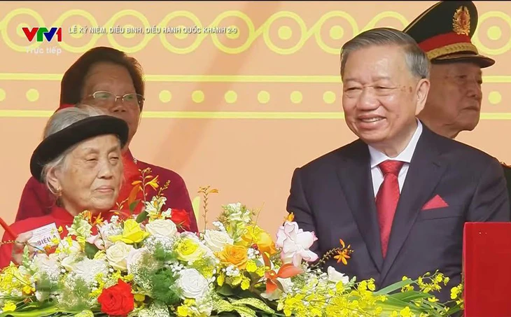 Mẹ Việt Nam Anh hùng ngồi cạnh Tổng Bí thư Tô Lâm trong lễ diễu binh mừng Quốc khánh 2-9 - Ảnh 3.