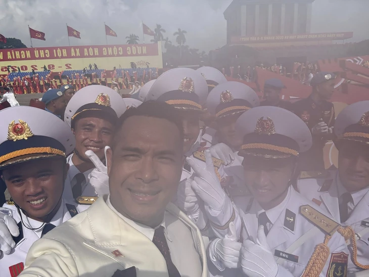 Một nam nghệ sĩ 'có hình mà không có miếng', một nam nghệ sĩ 'có tiếng mà không có hình' - Ảnh 1.
