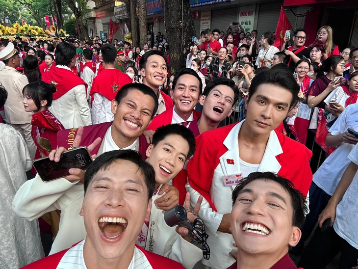 Mưa đỏ - Ảnh 4.