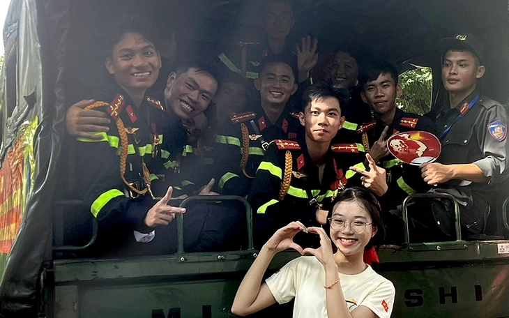 Nữ thiếu úy xứ 'hoa vàng cỏ xanh' tự hào sải bước giữa Ba Đình - Ảnh 3.