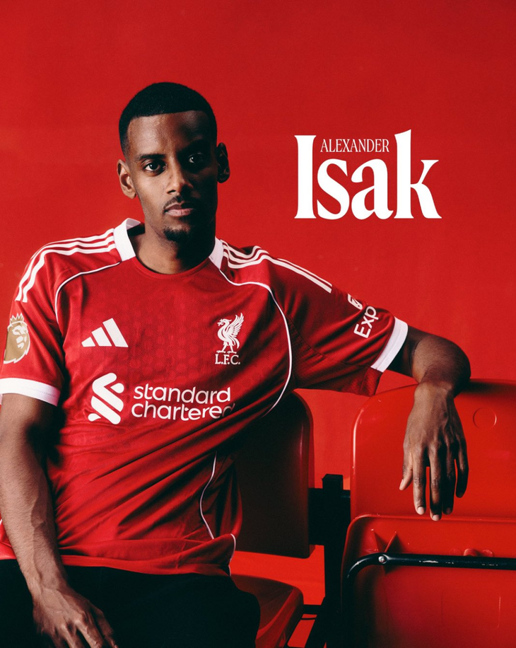 Isak đến Liverpool: Khi bóng đá hóa ‘showbiz’ với drama và tiền bạc lên ngôi - Ảnh 1.