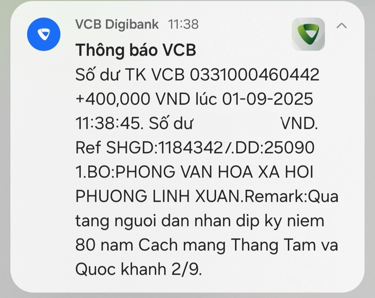 Người dân vui mừng khi nhận quà 100.000 đồng qua VNeID- Ảnh 1. Nhiều người đã nhận được quà 100.000 đồng qua VNeID - Ảnh 1.