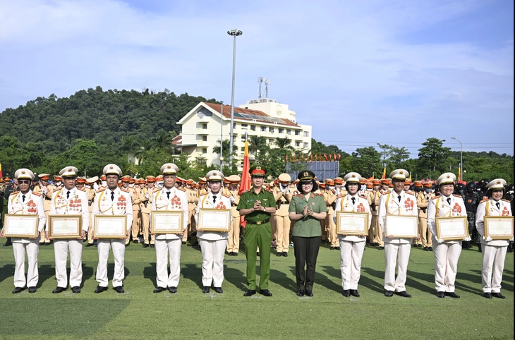 Phó tư lệnh Cảnh sát cơ động: 4 tháng tập luyện trên thao trường là ký ức đẹp của chiến sĩ A80 - Ảnh 5.