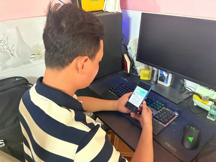 Người dân vui mừng khi nhận quà 100.000 đồng qua VNeID - Ảnh 2. Nhiều người đã nhận được quà 100.000 đồng qua VNeID - Ảnh 2.