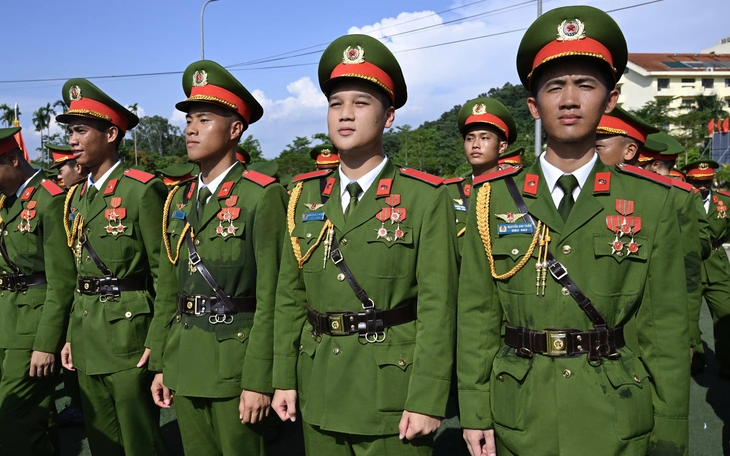 Cảnh sát cơ động 'rèn bản lĩnh, vững niềm tin' cho chiến sĩ mới - Ảnh 3.