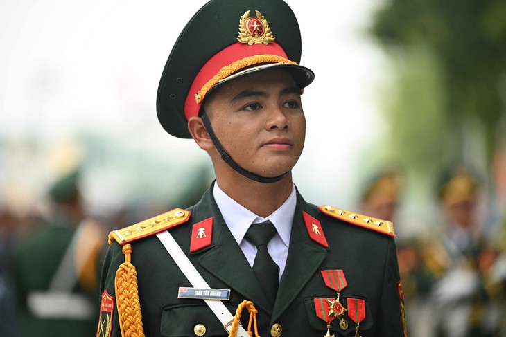 Chàng quân nhân cầu hôn bạn gái sau khi hoàn thành nhiệm vụ A80, dân mạng cùng chúc phúc - Ảnh 3.