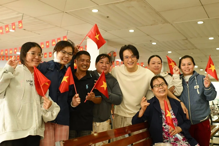 Lãnh đạo TP.HCM cùng Hà Anh Tuấn thăm bệnh viện Ung bướu nhân ngày Quốc khánh 2-9 - Ảnh 6. Lãnh đạo TP.HCM và Hà Anh Tuấn thăm Bệnh viện Ung bướu nhân Ngày Quốc khánh 2-9 - Ảnh 6.