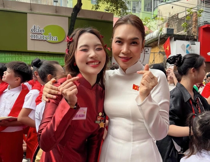 Mỹ Tâm, Nguyễn Văn Chung và nghệ sĩ Việt rưng rưng tự hào ngày Quốc khánh - Ảnh 1. Nguyễn Văn Chung, Mỹ Tâm, Phương Mỹ Chi... rưng rưng tự hào Quốc khánh 2-9 - Ảnh 1.