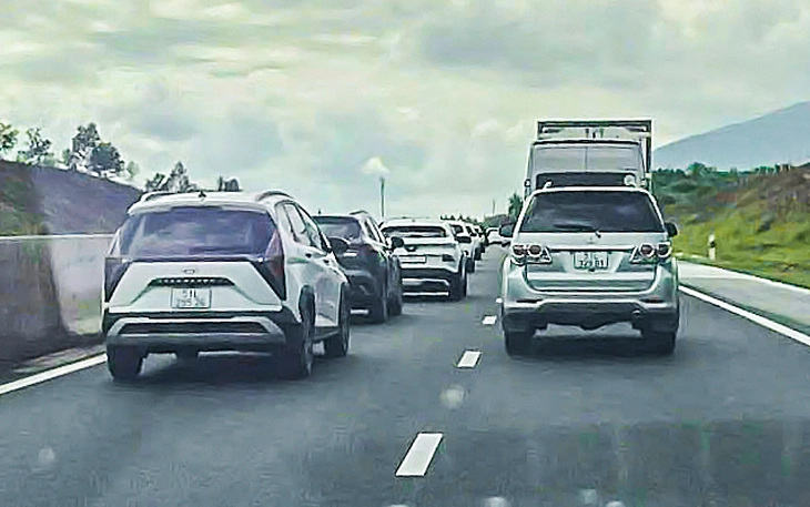 Kẹt xe kéo dài trên cao tốc, phải đóng nhiều nút giao - Ảnh 1. cao tốc - Ảnh 1.