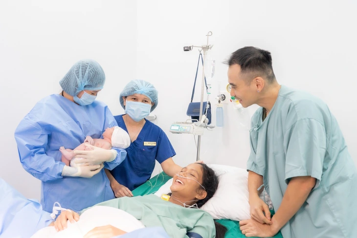 Hoa hậu quốc dân H’Hen Niê sinh con gái đầu lòng - Ảnh 1. H’Hen Niê làm cộng đồng mạng xúc động với bộ ảnh sinh con truyền cảm hứng - Ảnh 1.