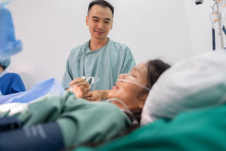 H’Hen Niê làm cộng đồng mạng xúc động với bộ ảnh sinh con truyền cảm hứng - Ảnh 9. H’Hen Niê làm cộng đồng mạng xúc động với bộ ảnh sinh con truyền cảm hứng - Ảnh 7.