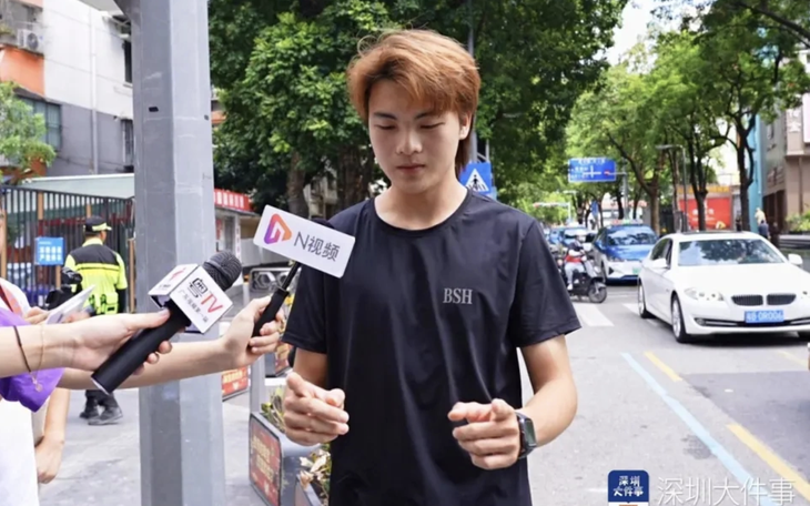 'Đánh chén' 5,5kg sầu riêng vì không được đem lên máy bay - Ảnh 2.