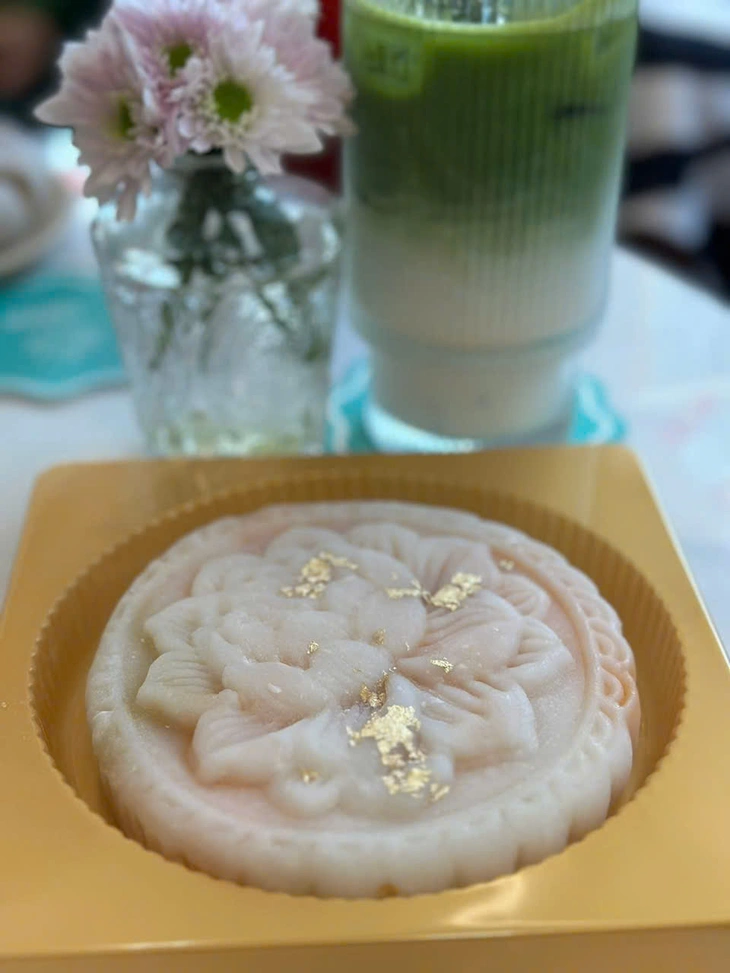 Bánh dẻo ép dẹt gây sốt: Ăn sao cho an toàn? - Ảnh 2. Bánh dẻo ép dẹt gây sốt, nhanh chóng thành trend: Ăn sao cho an toàn? - Ảnh 2.