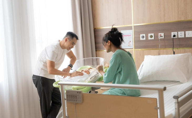 Hoa hậu quốc dân H’Hen Niê sinh con gái đầu lòng - Ảnh 4. H’Hen Niê làm cộng đồng mạng xúc động với bộ ảnh sinh con truyền cảm hứng - Ảnh 2.
