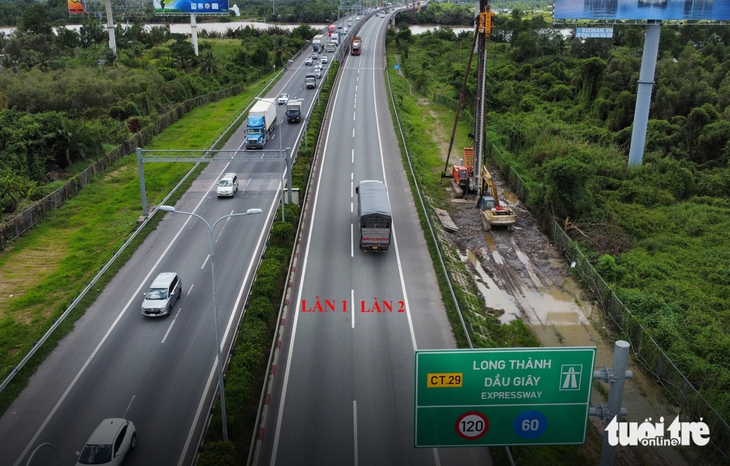 Đội 6 - Cục CSGT phát loa nhắc tài xế xe tải, xe khách đi đúng làn đường trên cao tốc - Ảnh 5.