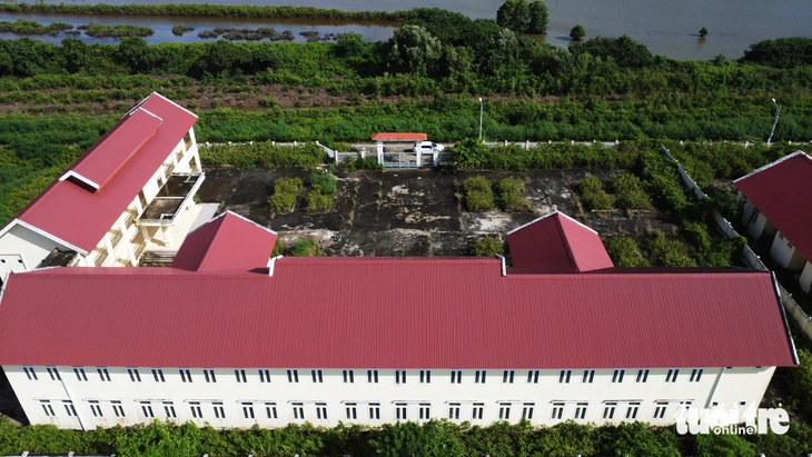 Hai điểm trường đầu tư hàng chục tỉ đồng nhưng không một bóng học sinh - Ảnh 4.