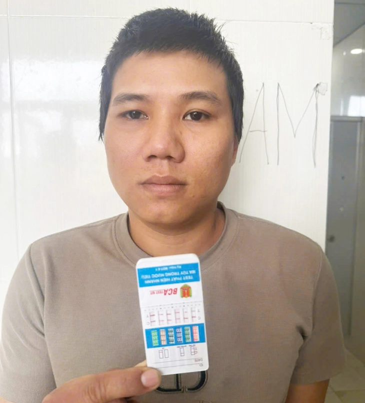 Bị bắt vì trộm máy ảnh tiệm áo cưới, lòi thêm vụ trộm vàng két sắt nhà dân - Ảnh 2.