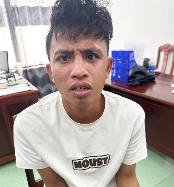 Bị bắt vì trộm máy ảnh tiệm áo cưới, lòi thêm vụ trộm vàng két sắt nhà dân - Ảnh 1.