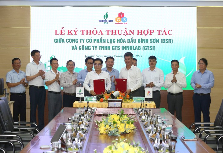BSR bắt tay với GTS làm sản phẩm tái chế từ nhà máy lọc dầu Dung Quất - Ảnh 2. BSR bắt tay với GTS làm sản phẩm tái chế từ Nhà máy Lọc dầu Dung Quất - Ảnh 2.