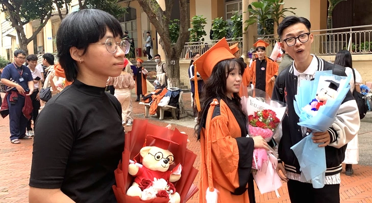 Có giới hạn độ tuổi tốt nghiệp đại học và nhận bằng là bao nhiêu không? - Ảnh 1.
