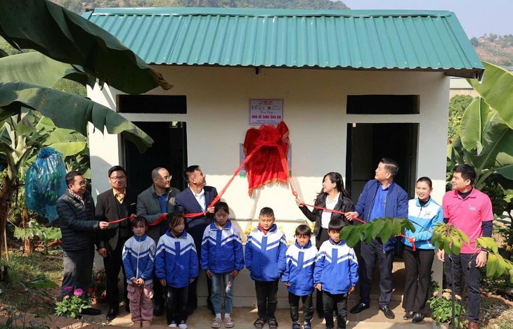 Chung tay xây dựng nhà vệ sinh đạt chuẩn cho đồng bào vùng cao - Ảnh 1.